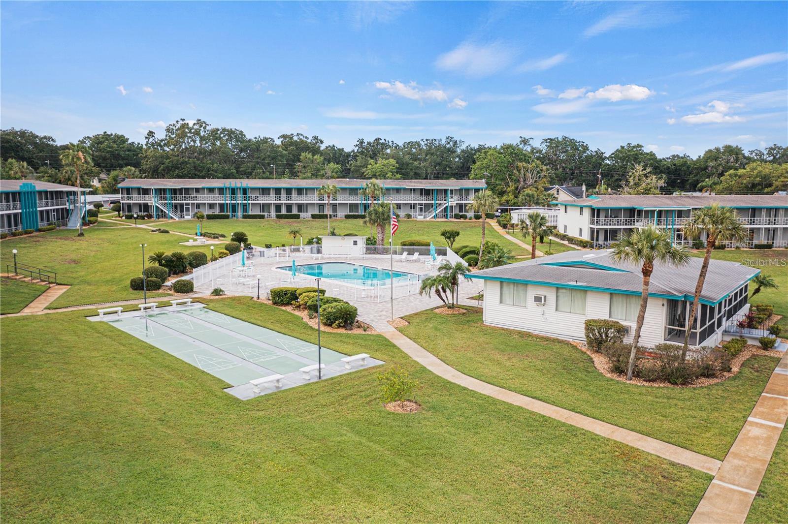 LAKELAND HARBOUR APTS - Residential