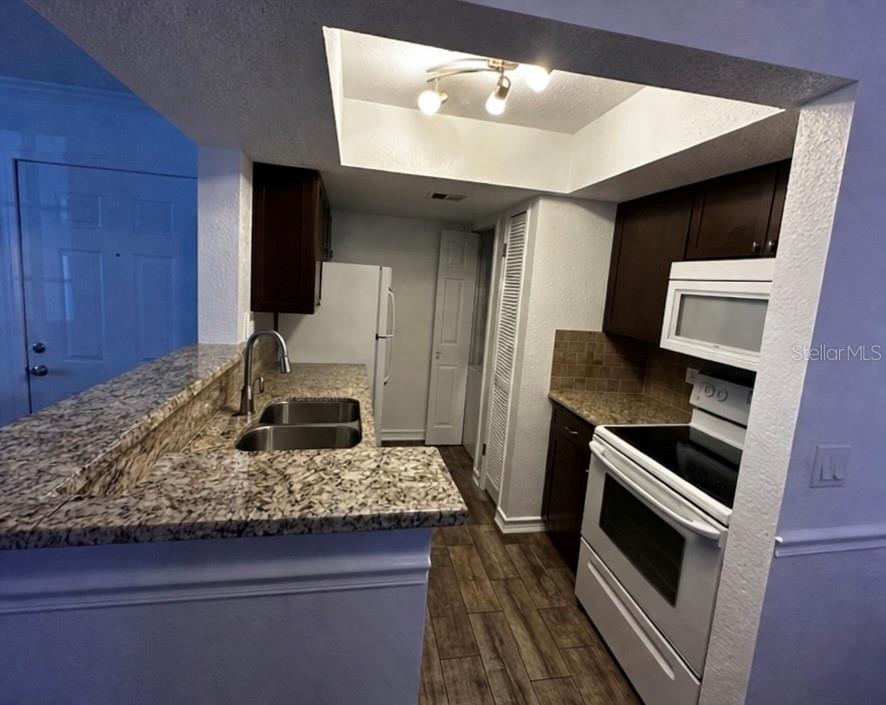 VANTAGE POINT CONDO - Residential