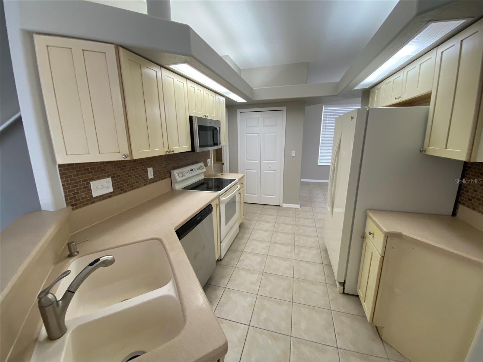 THOUSAND OAKS PH 02-5 - Residential