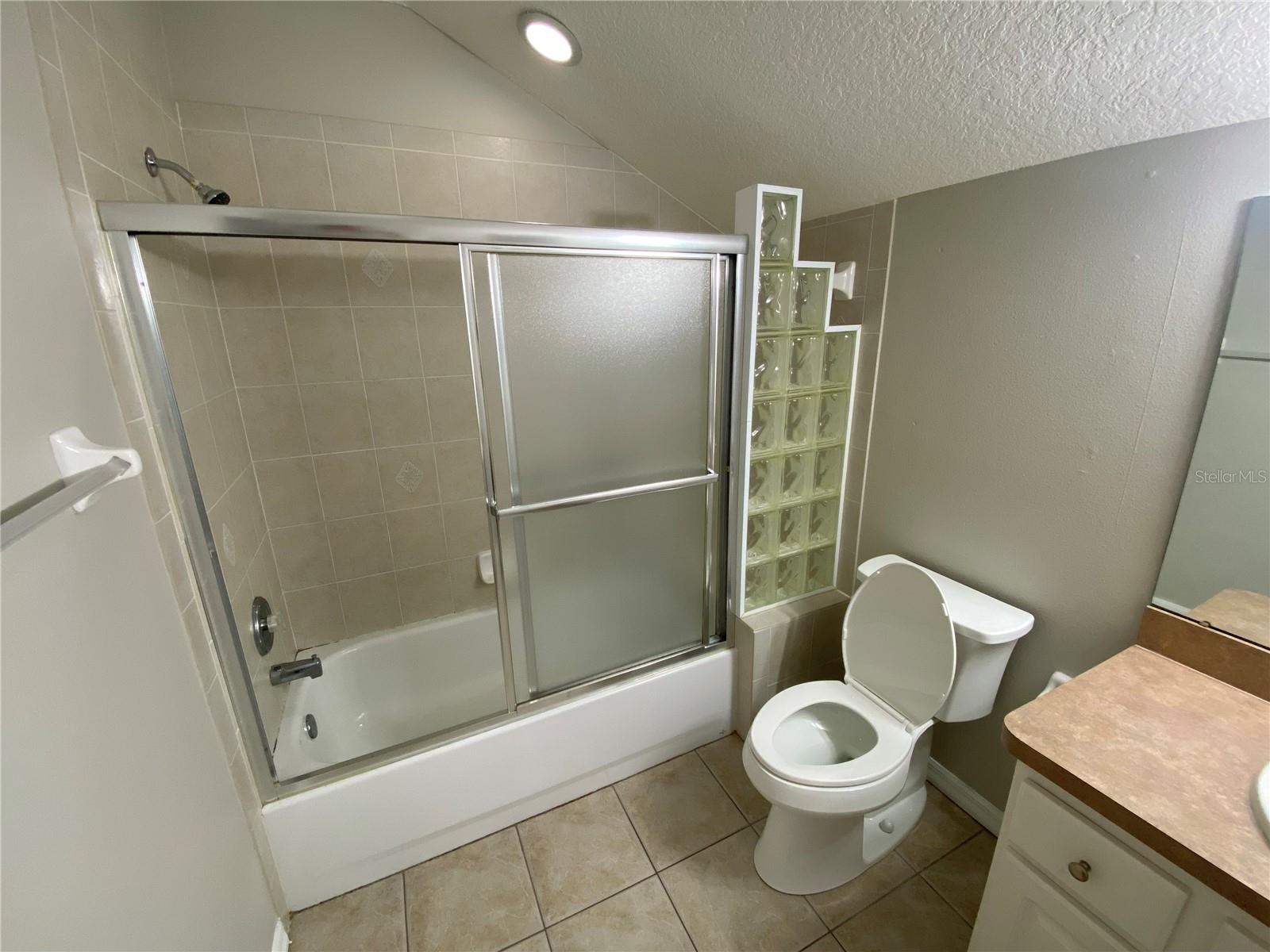 THOUSAND OAKS PH 02-5 - Residential