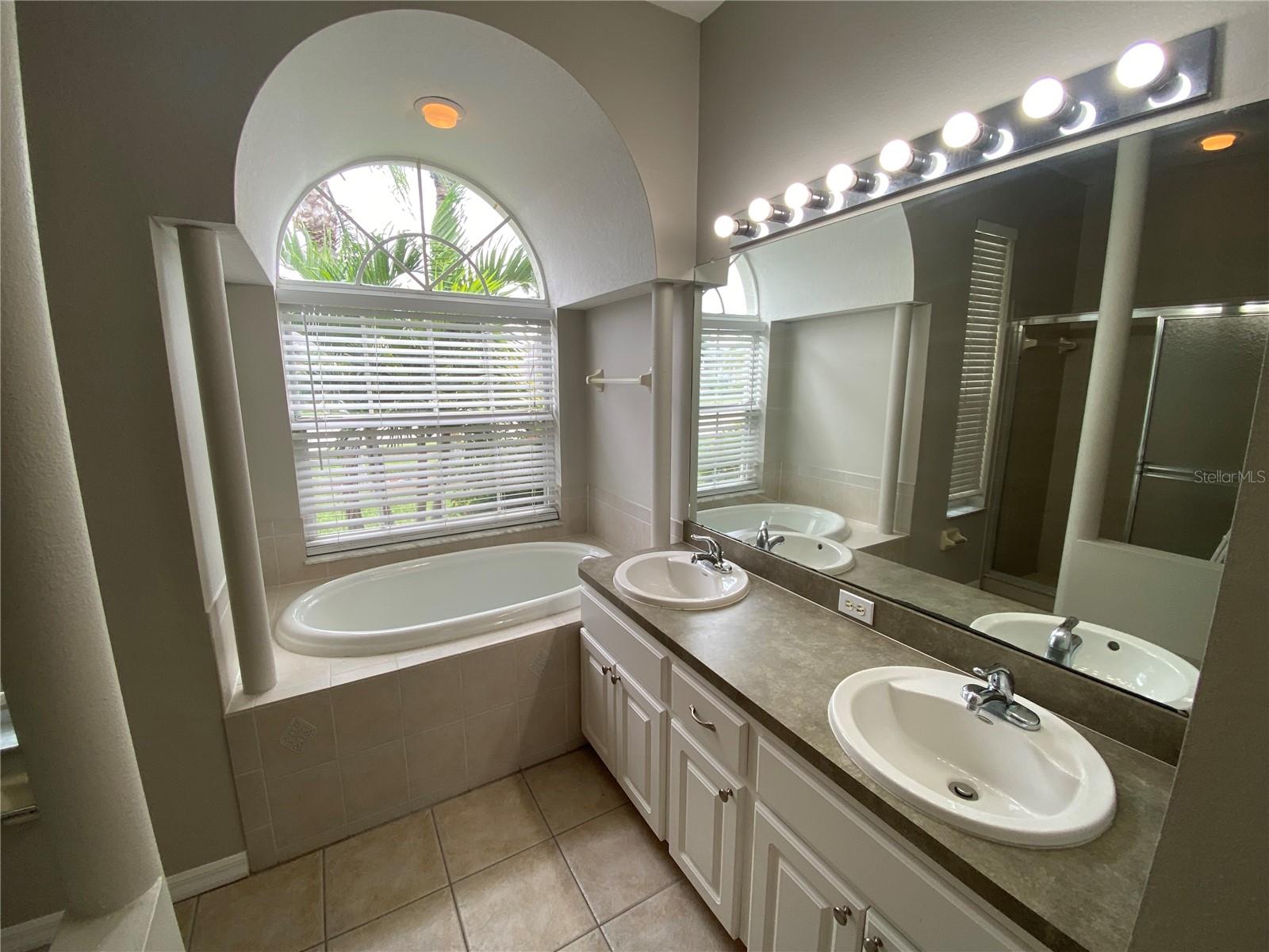 THOUSAND OAKS PH 02-5 - Residential