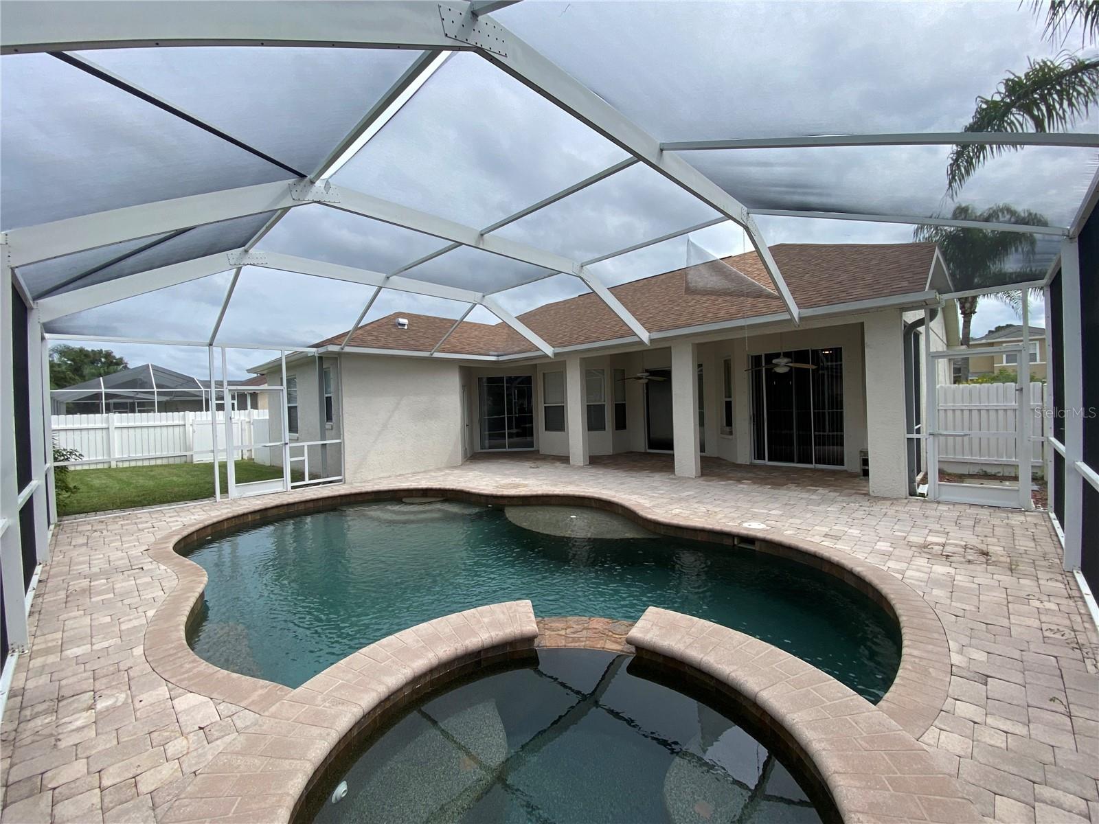 THOUSAND OAKS PH 02-5 - Residential