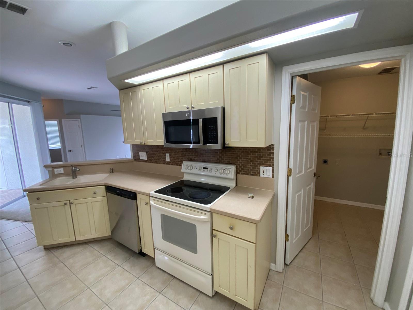 THOUSAND OAKS PH 02-5 - Residential