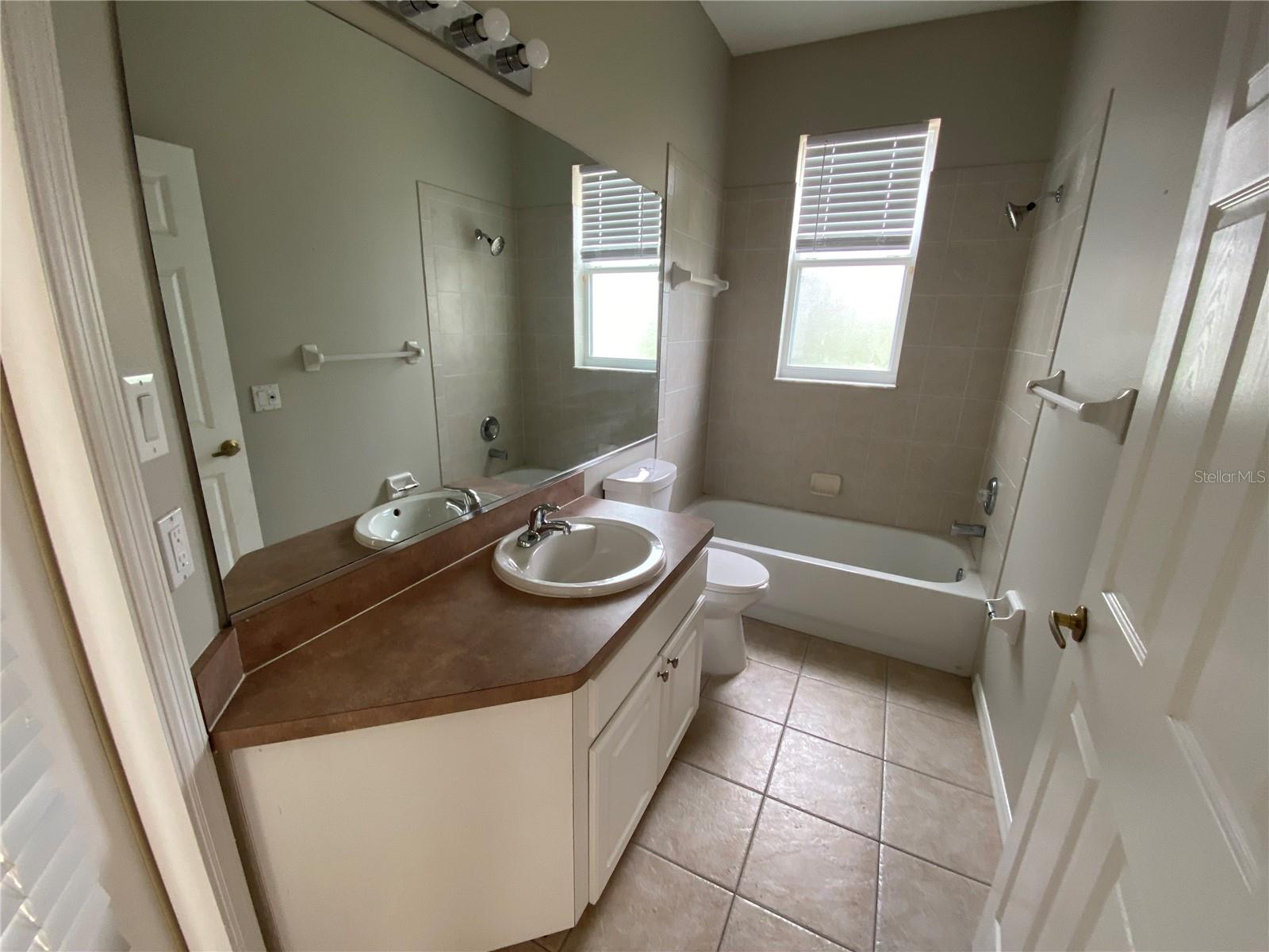 THOUSAND OAKS PH 02-5 - Residential