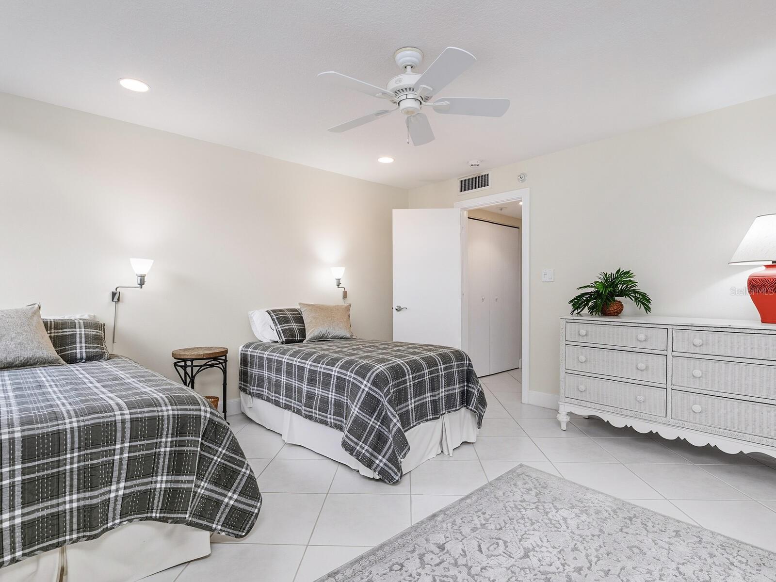 TENCON BEACH - Residential Lease