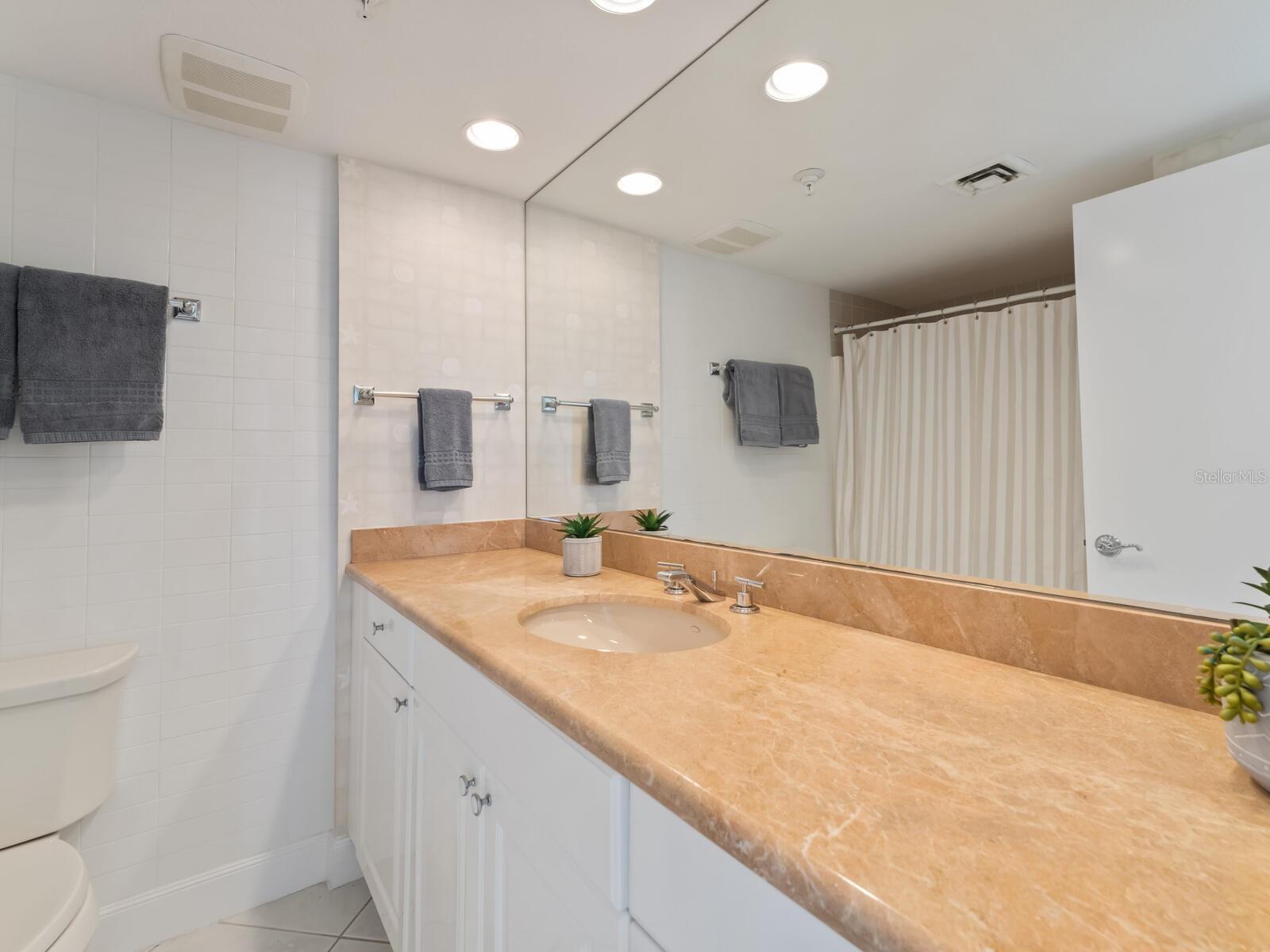 TENCON BEACH - Residential Lease