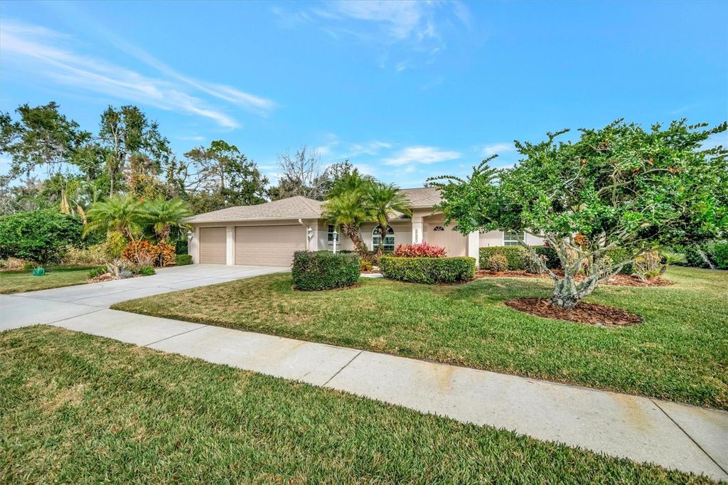 Photo of 6183 Misty Oaks Drive, Sarasota, FL 34243 (MLS # A4682575)