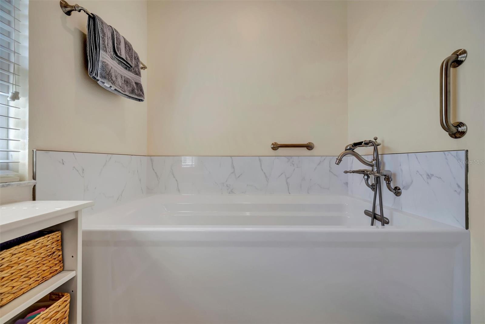 MISTY OAKS - Residential