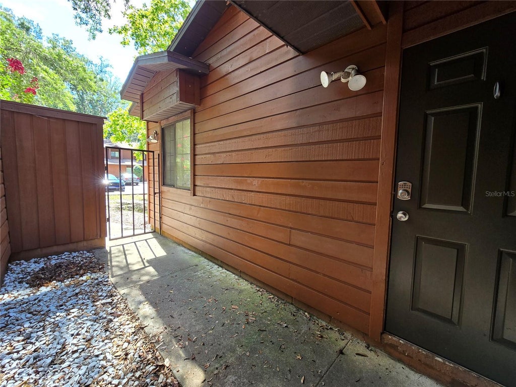 Photo of 842 SW 55th Terrace, Gainesville, FL 32607 (MLS # GC541631)