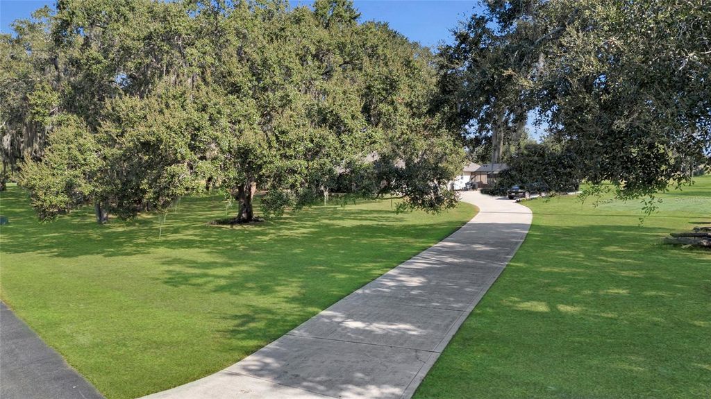 Photo of 400 Carman Drive, Leesburg, FL 34748 (MLS # G5104429)