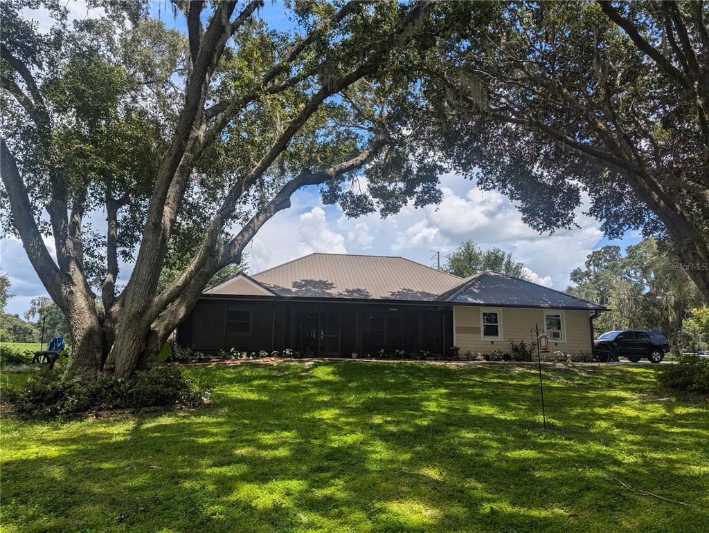 Photo of 400 Carman Drive, Leesburg, FL 34748 (MLS # G5104429)