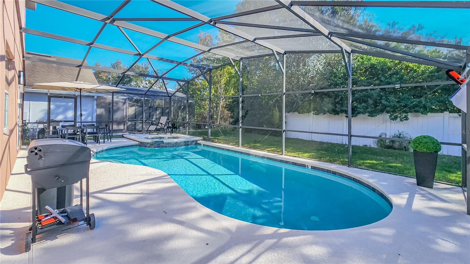 VERANDA PALMS - Residential Lease