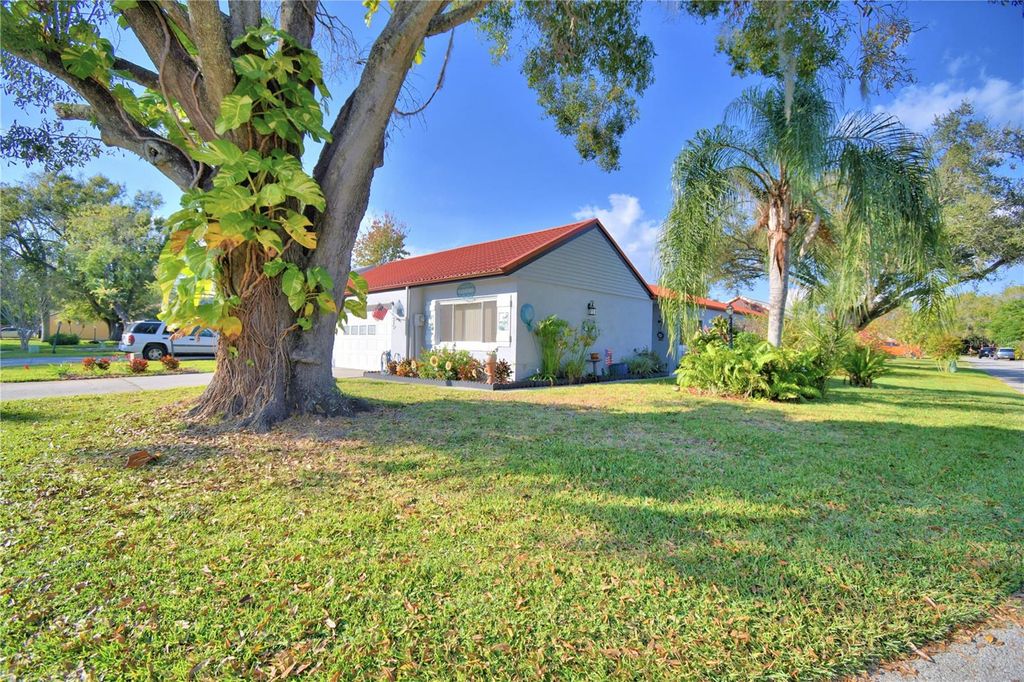 Photo of 273 Mariposa St, Winter Haven, FL 33884 (MLS # P4937047)