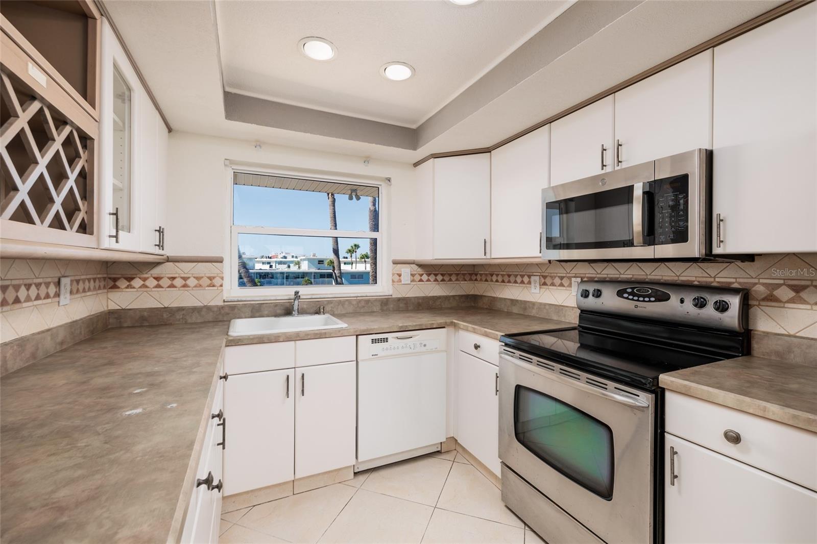 SYLVETTE CONDO - Residential