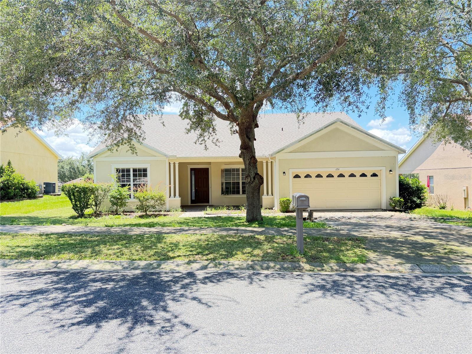 1751 SOUTHERN OAK LOOP