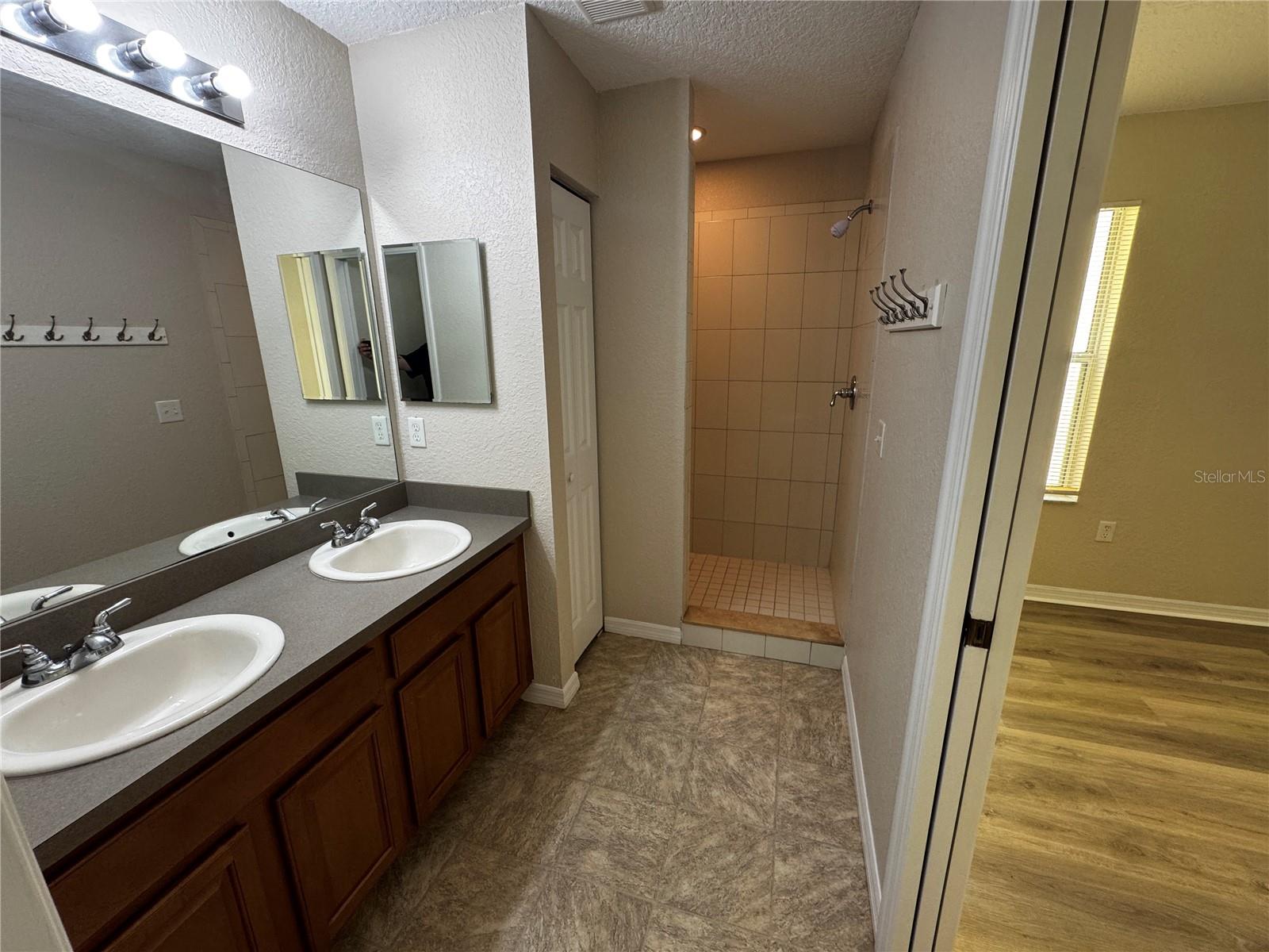 VILLAGES OF PARKWOOD - Residential Lease