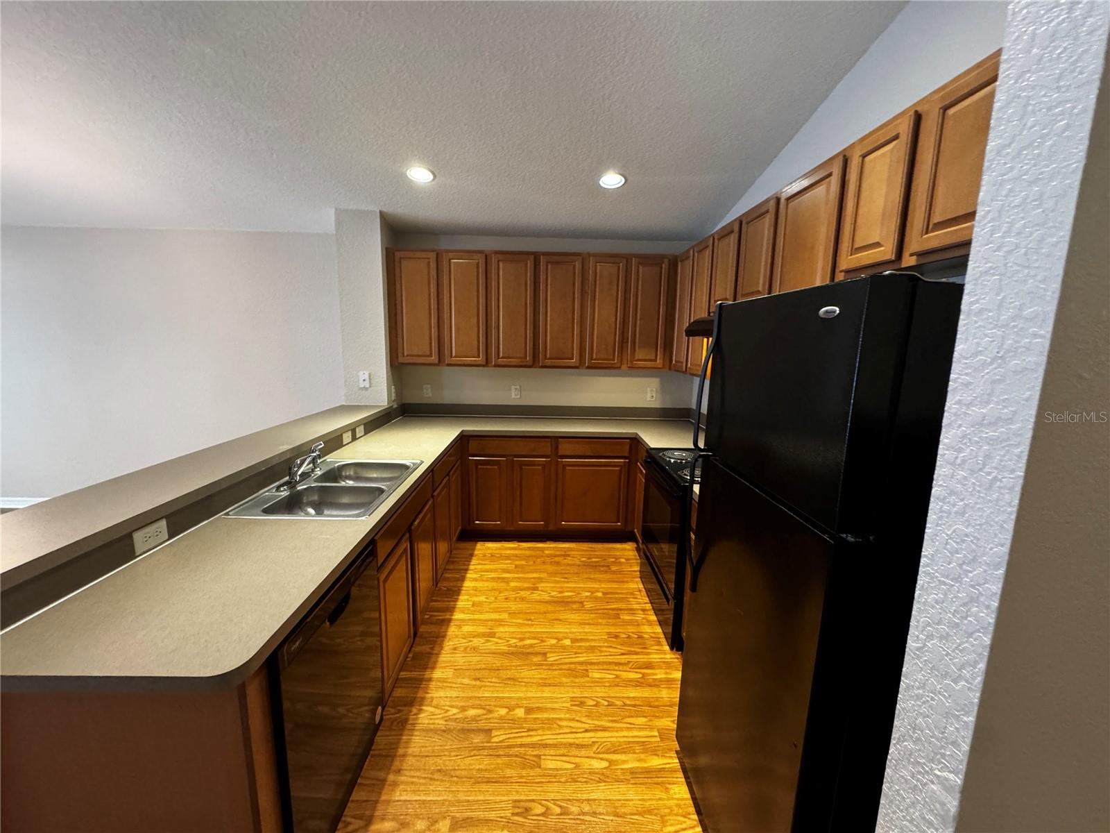 VILLAGES OF PARKWOOD - Residential Lease