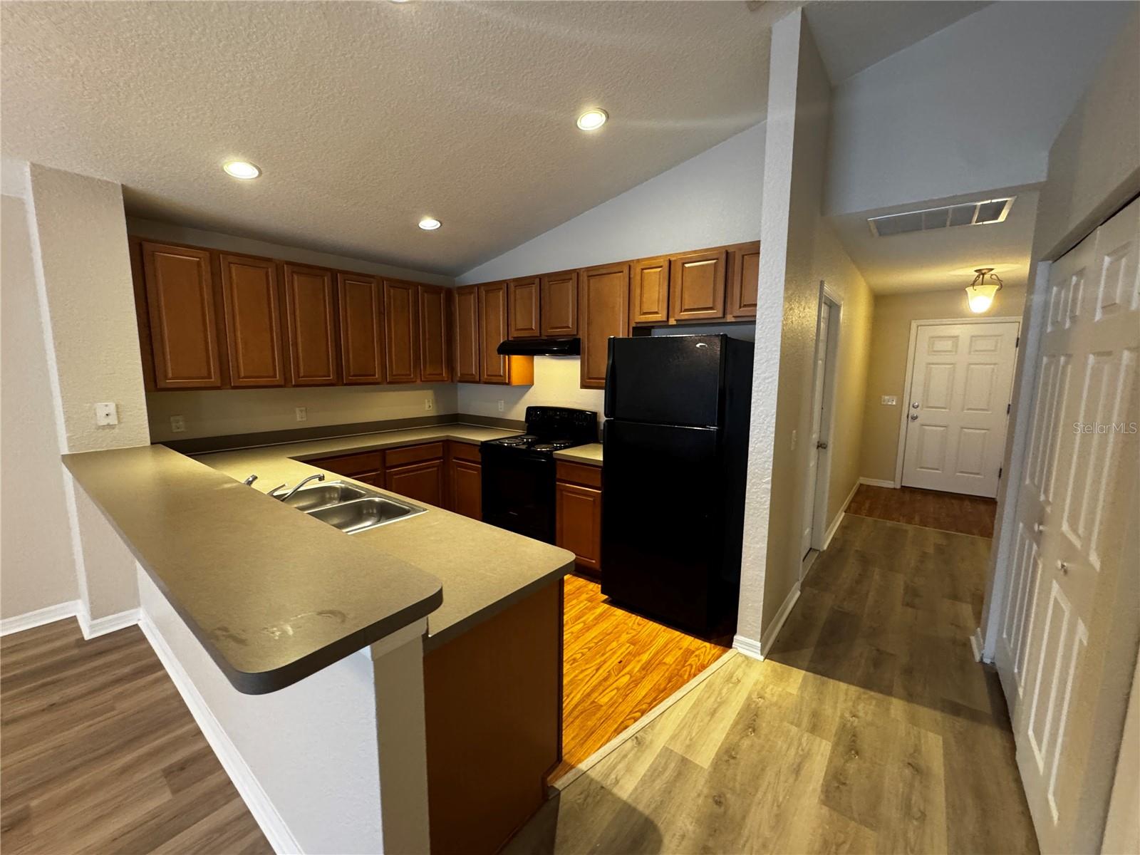 VILLAGES OF PARKWOOD - Residential Lease