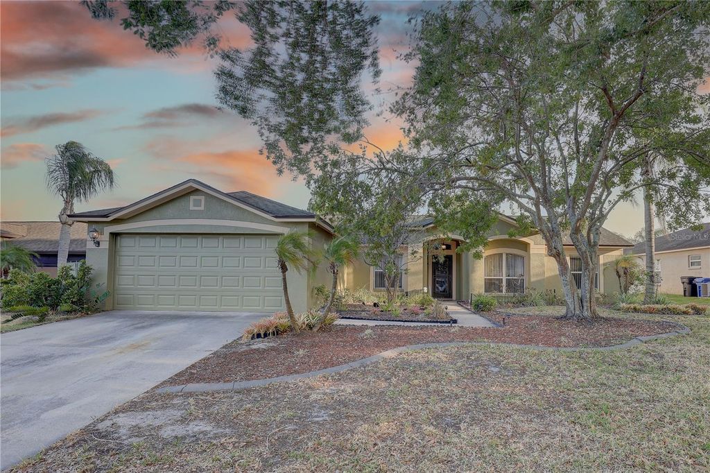 Photo of 12805 Raysbrook Drive, Riverview, FL 33569 (MLS # A4649949)
