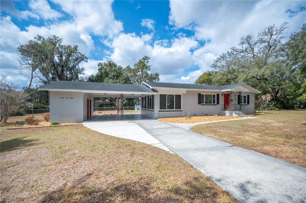 Photo of 2115 Eden Parkway, Lakeland, FL 33803 (MLS # L4959571)