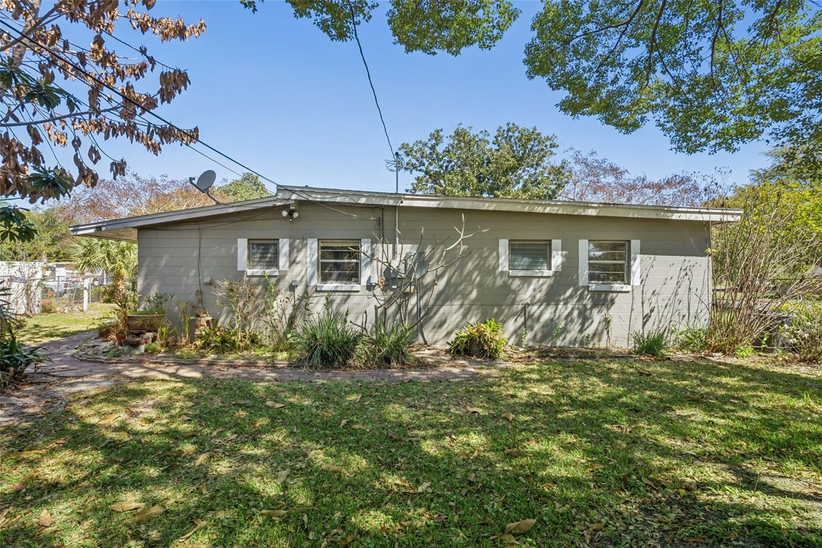 COUNTRY CLUB MANOR UNIT 3 - Residential