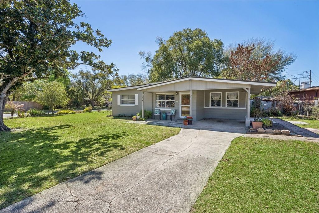 Photo of 129 Mayfair Circle, Sanford, FL 32771 (MLS # O6390071)