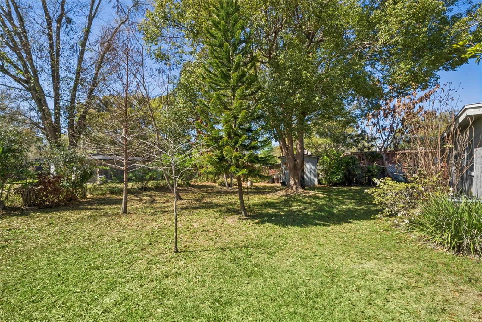 COUNTRY CLUB MANOR UNIT 3 - Residential