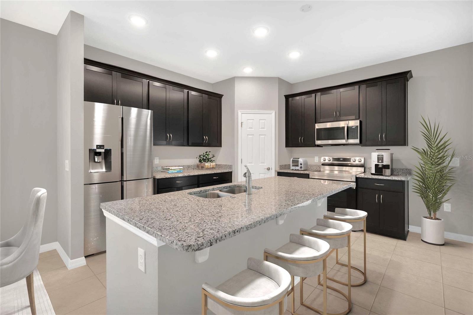 1712 BLUE LAGOON CIRCLE