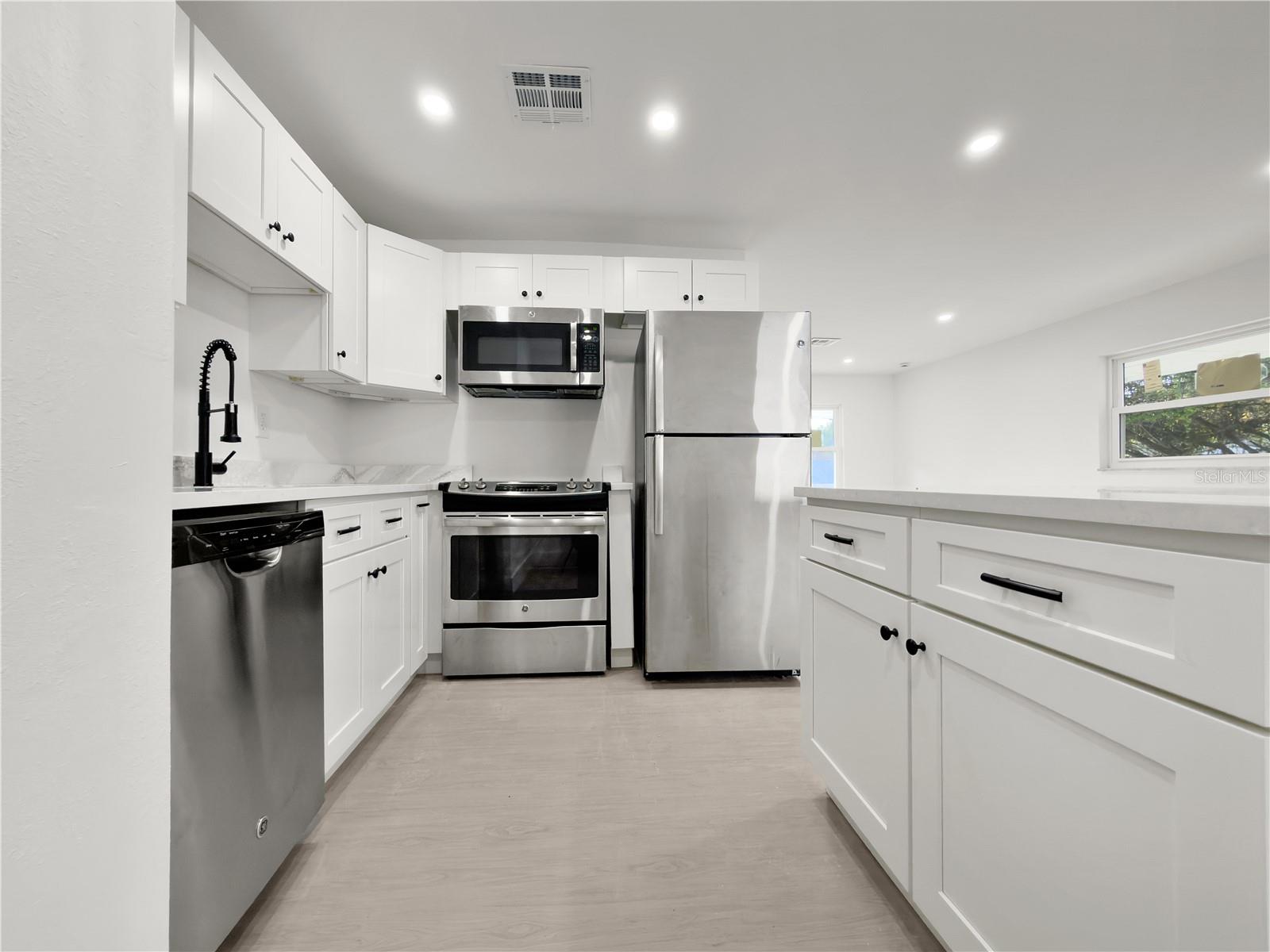 CEDAR POINT - Residential Lease