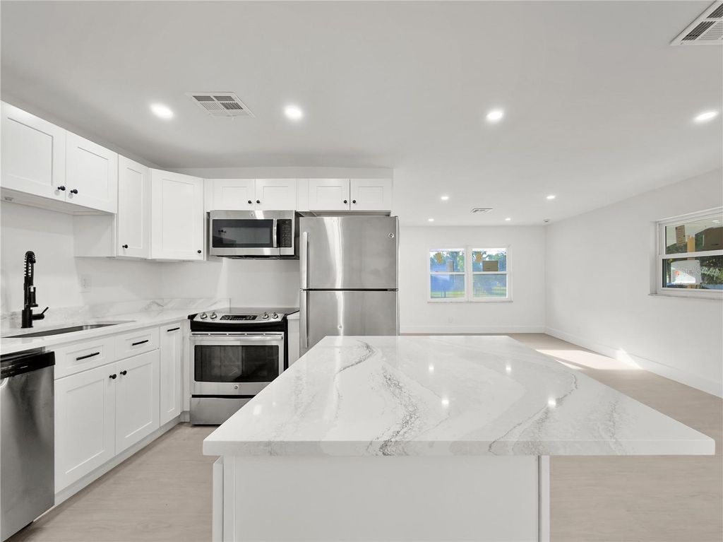 Photo of 941 Kathy Street, Daytona Beach, FL 32114 (MLS # O6393496)