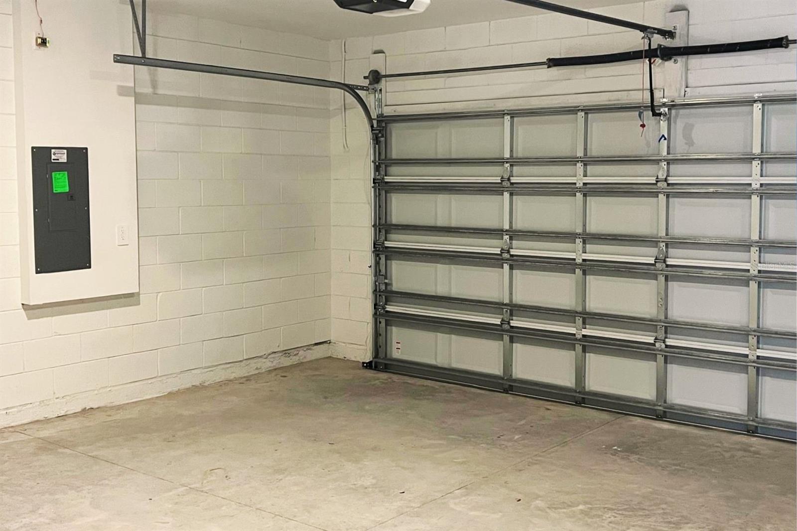 RANCHES/LK MCLEOD III - Residential Lease