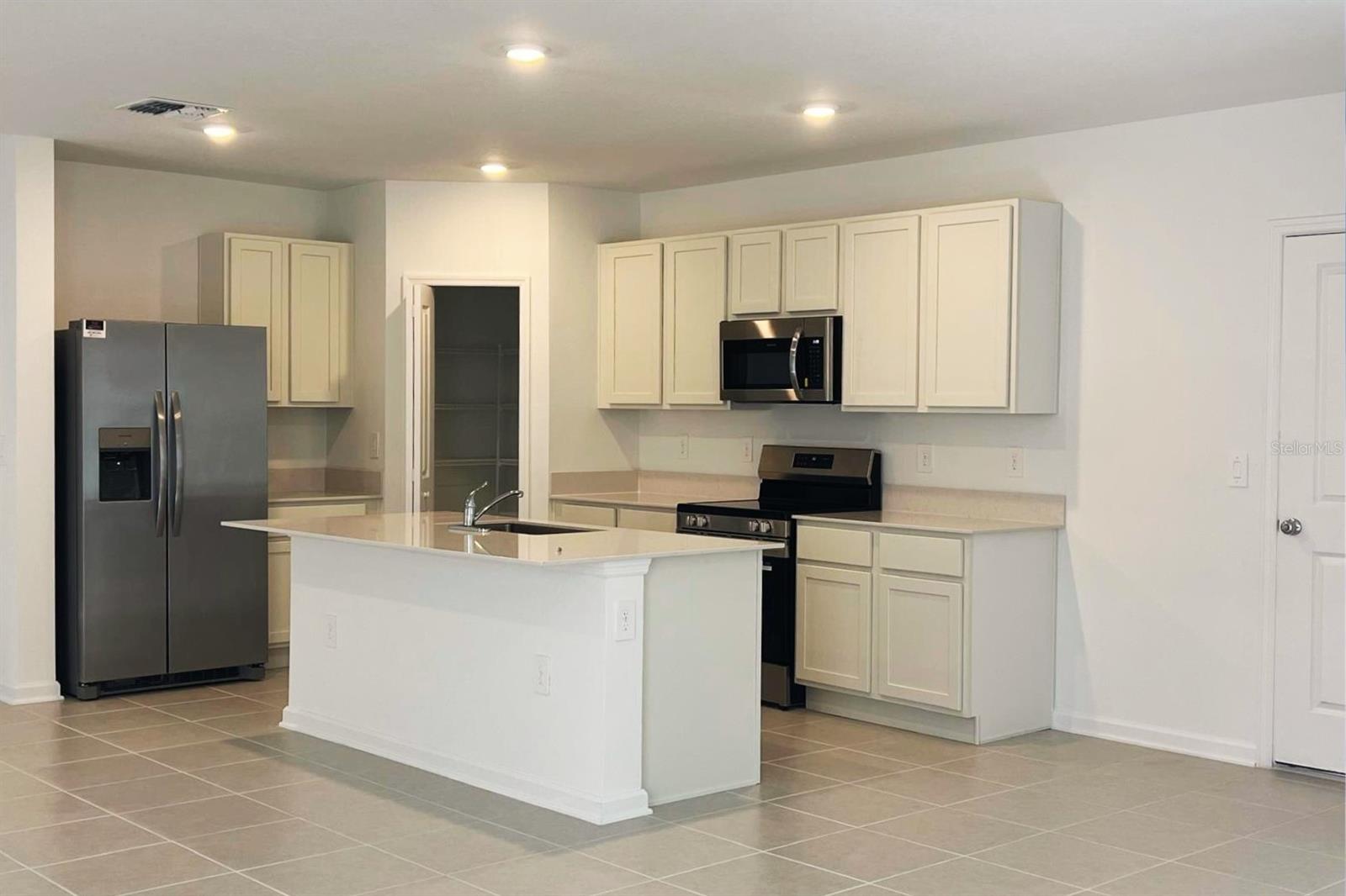 RANCHES/LK MCLEOD III - Residential Lease