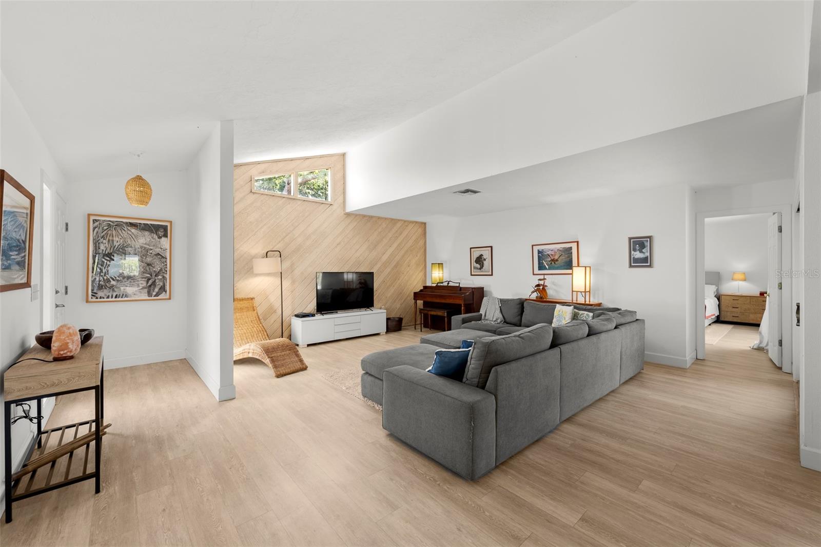 6101 WILLOW OAK CIRCLE