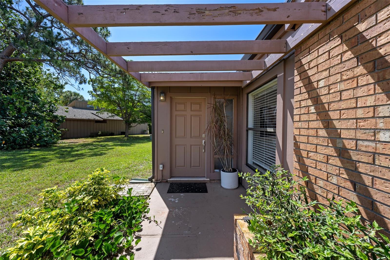 6101 WILLOW OAK CIRCLE
