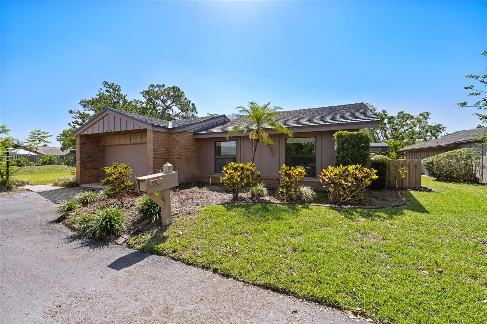 6101 WILLOW OAK CIRCLE
