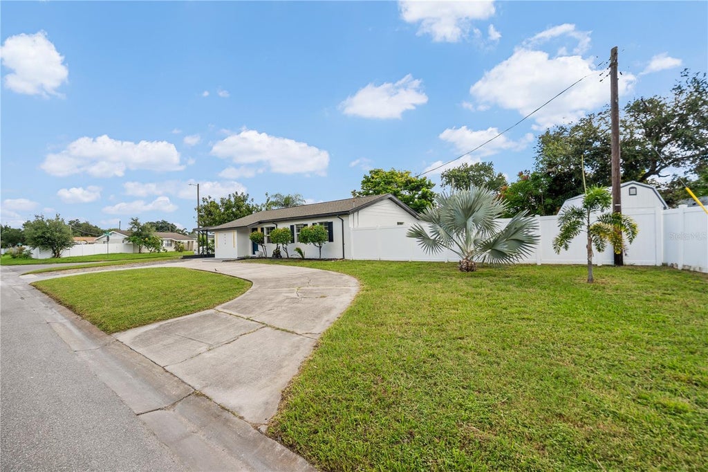 Photo of 4112 W Wallace Avenue, Tampa, FL 33611 (MLS # TB8546304)