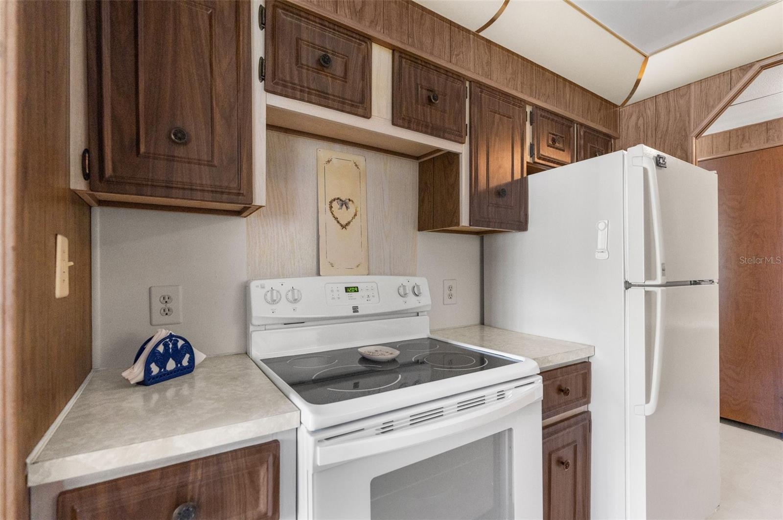 Photo 4 of 23 of 8091 COUNTRY CLUB DRIVE mobile home
