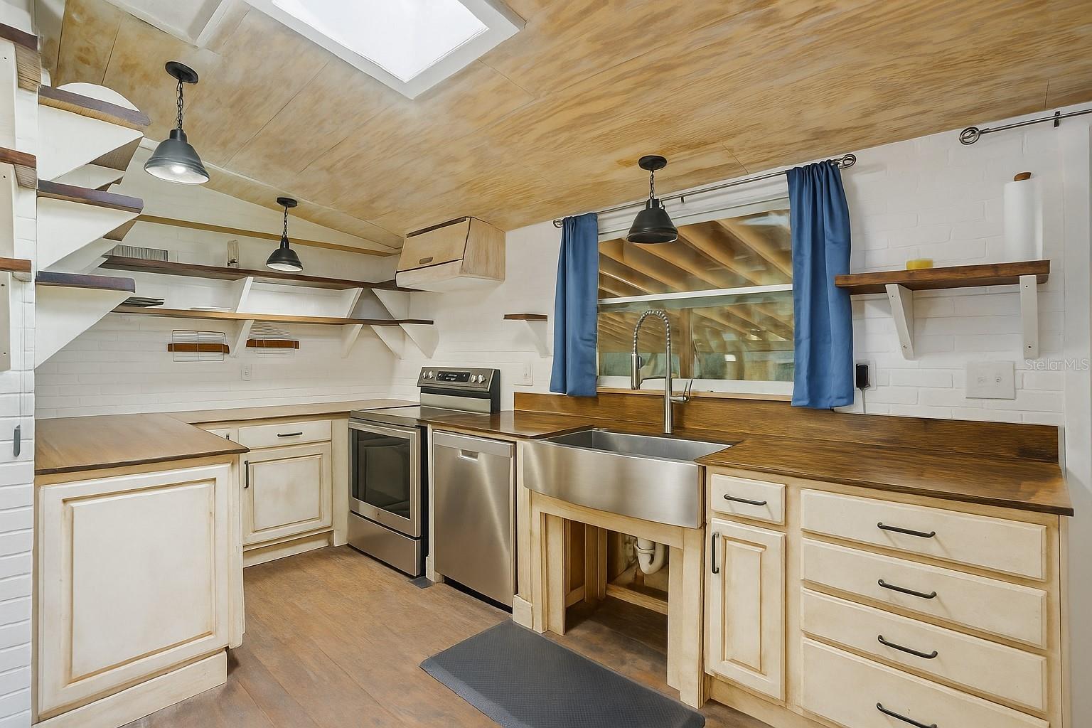 GREEN ACRES CARDINAL STREET AREA - Residential