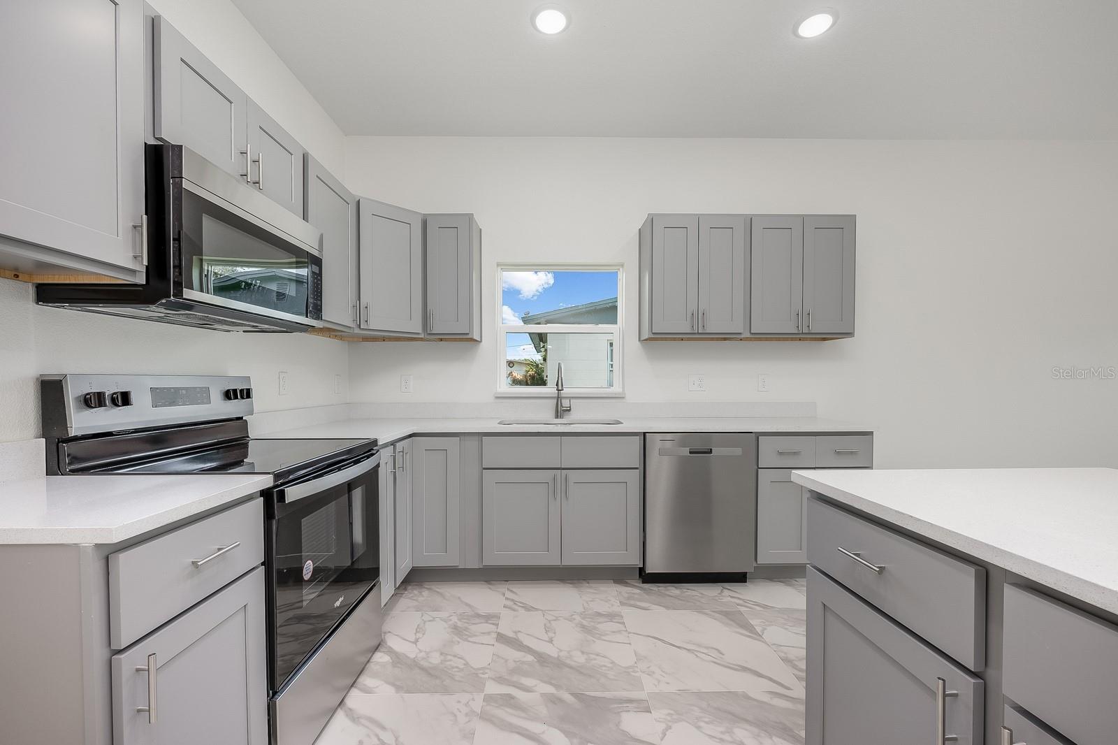 1720 S DELEON AVENUE