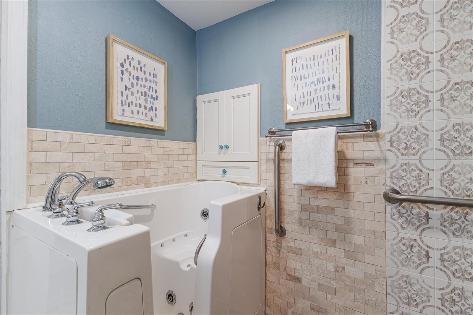 GODFREY MANOR - Residential