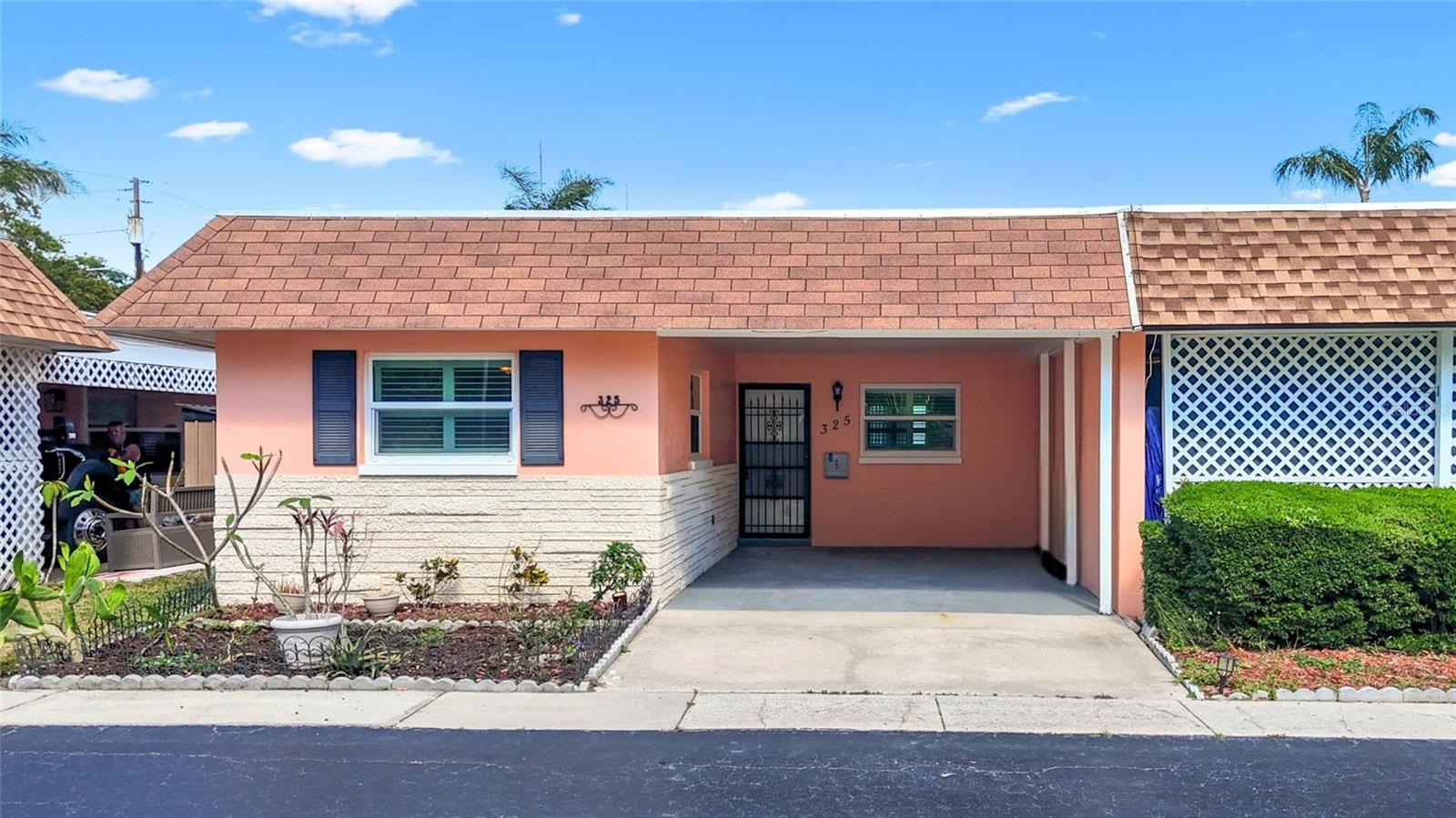 325 SKY LOCH DRIVE W
