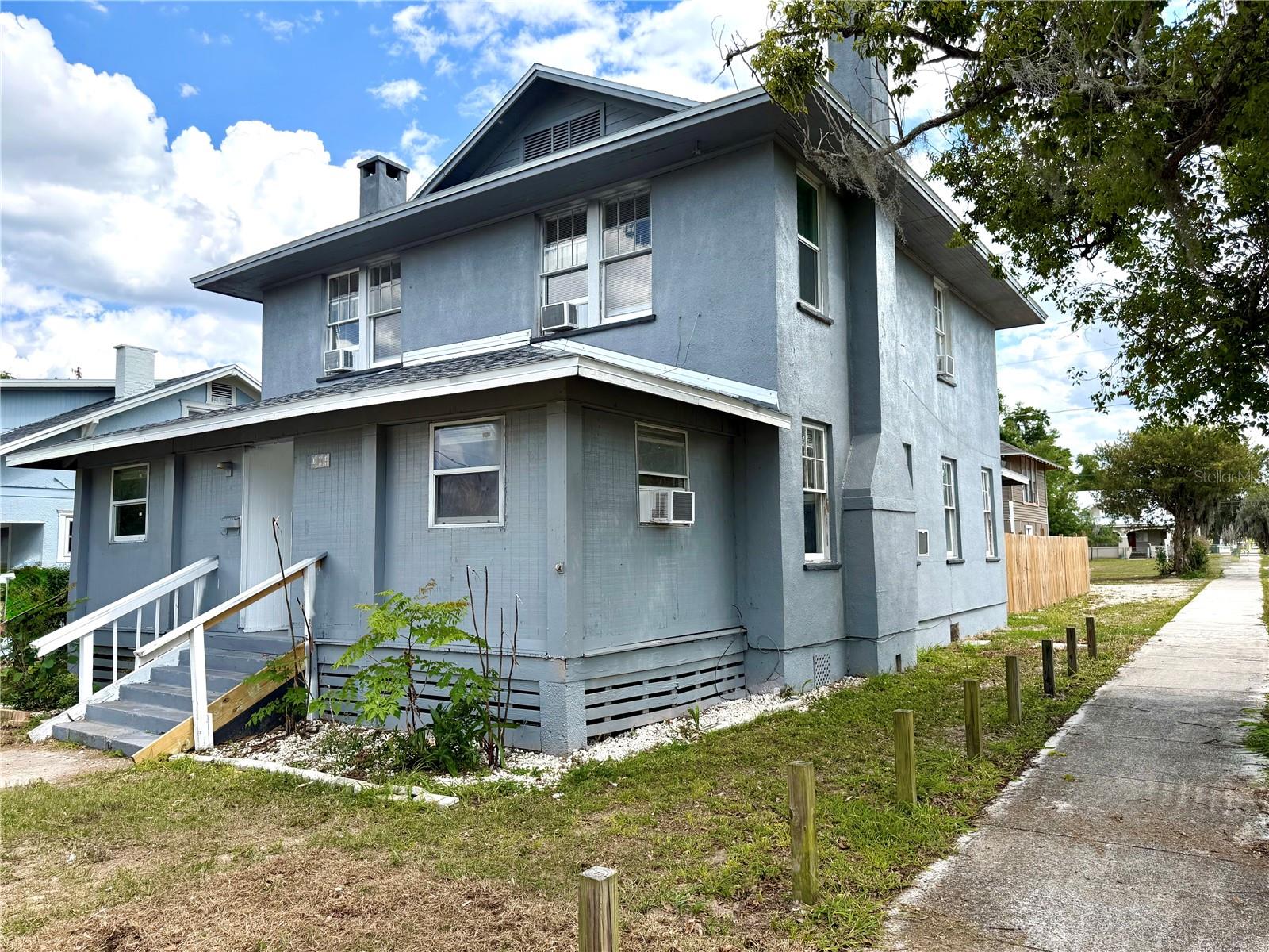 204 AVENUE D NE