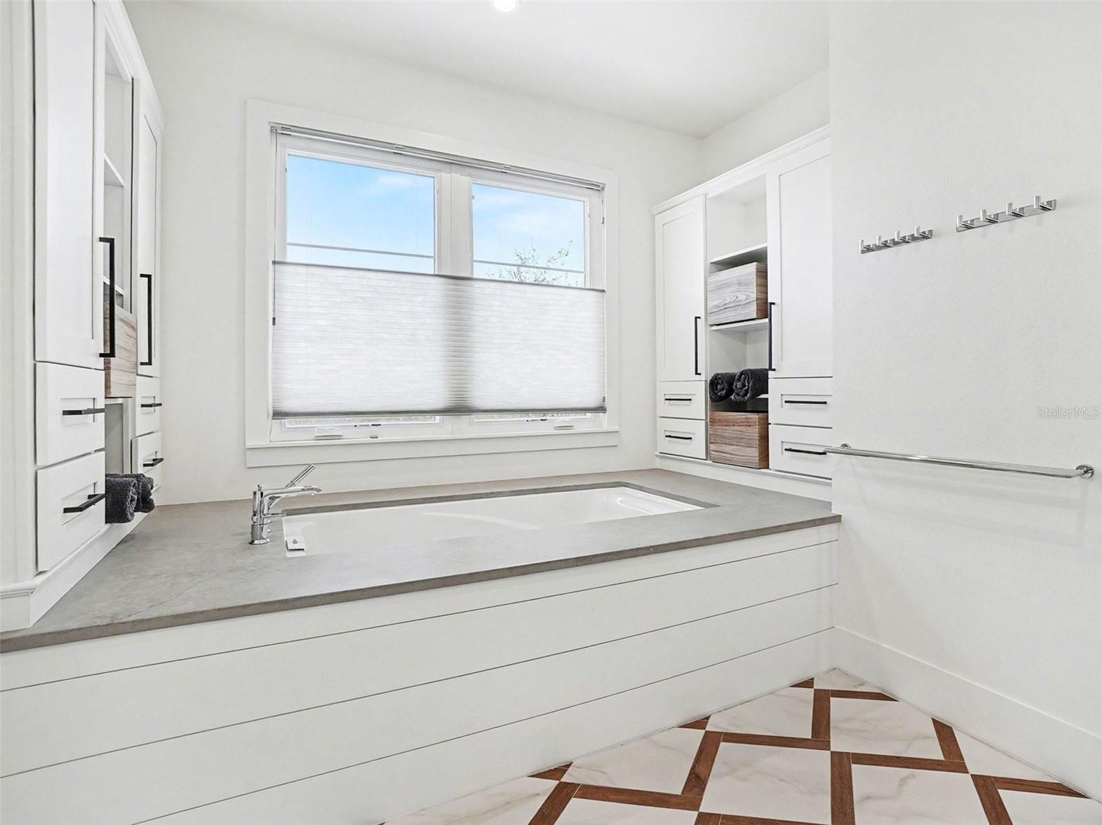 LAKE KILLARNEY SHORES - Residential