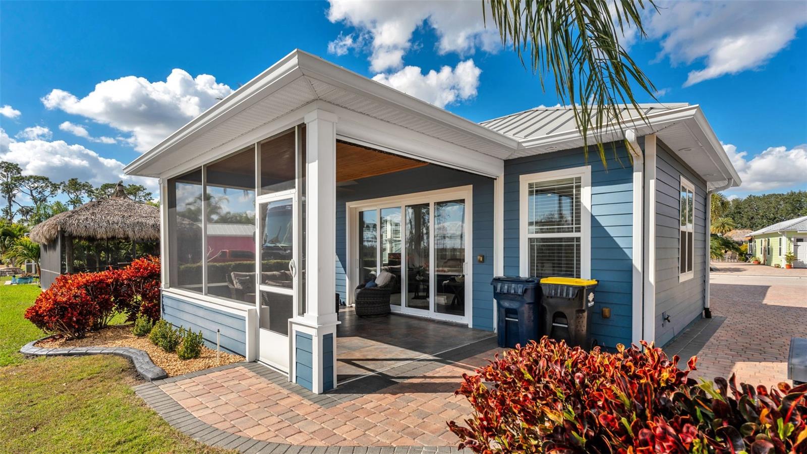 BAY LAKE RESIDENCE - Residential