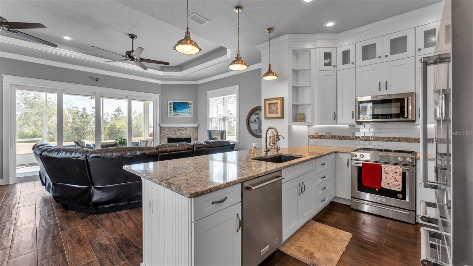 BAY LAKE RESIDENCE - Residential