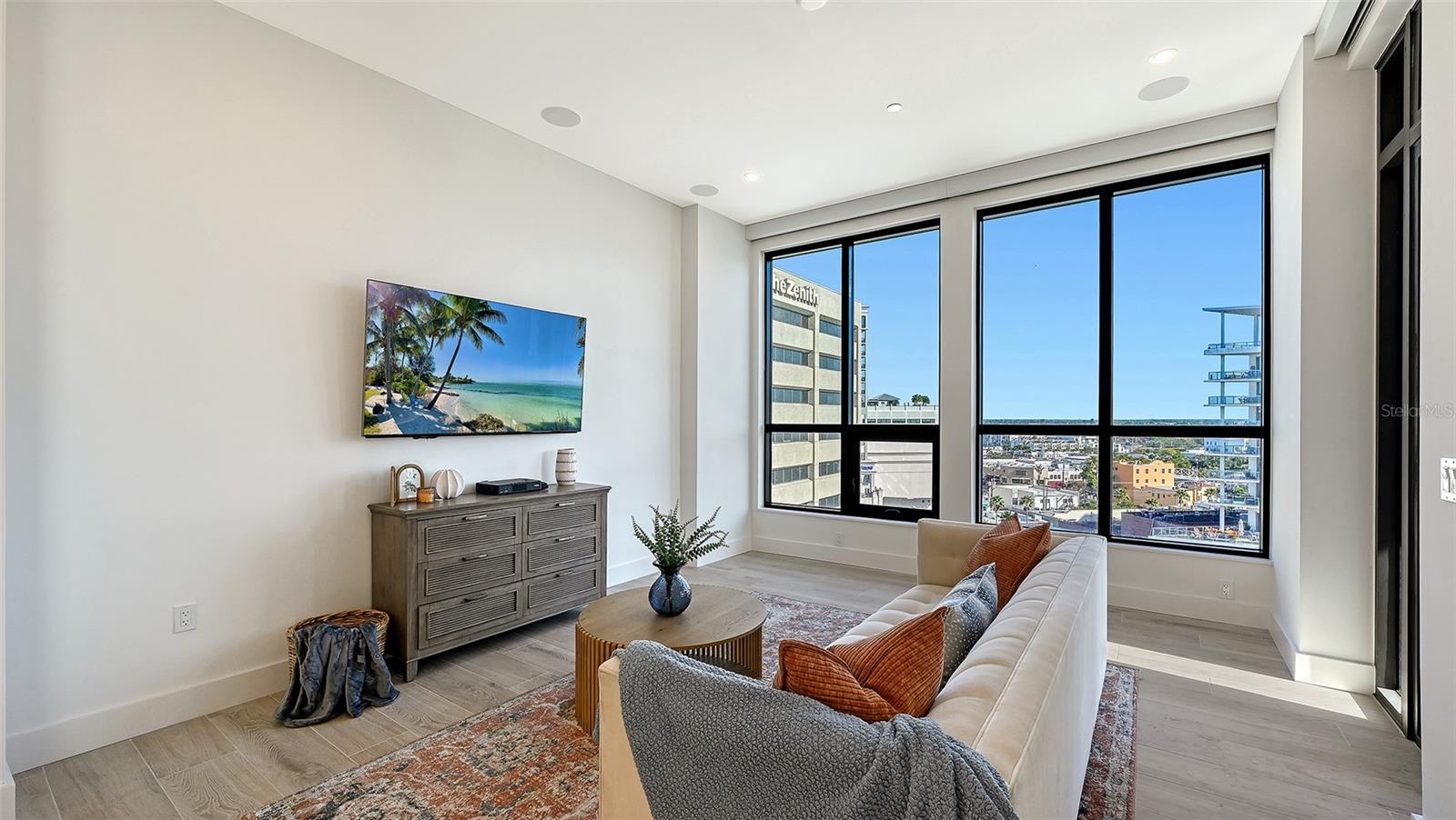 33 S PALM AVENUE 904