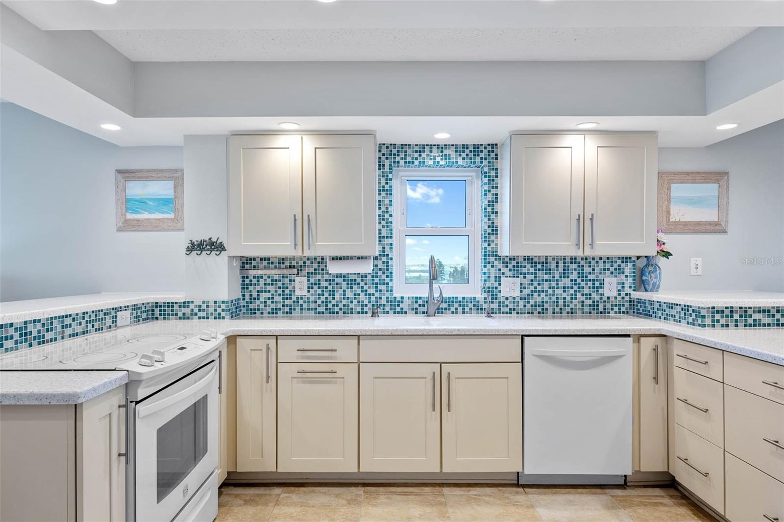 TAHITIAN TOWERS CONDO - Residential