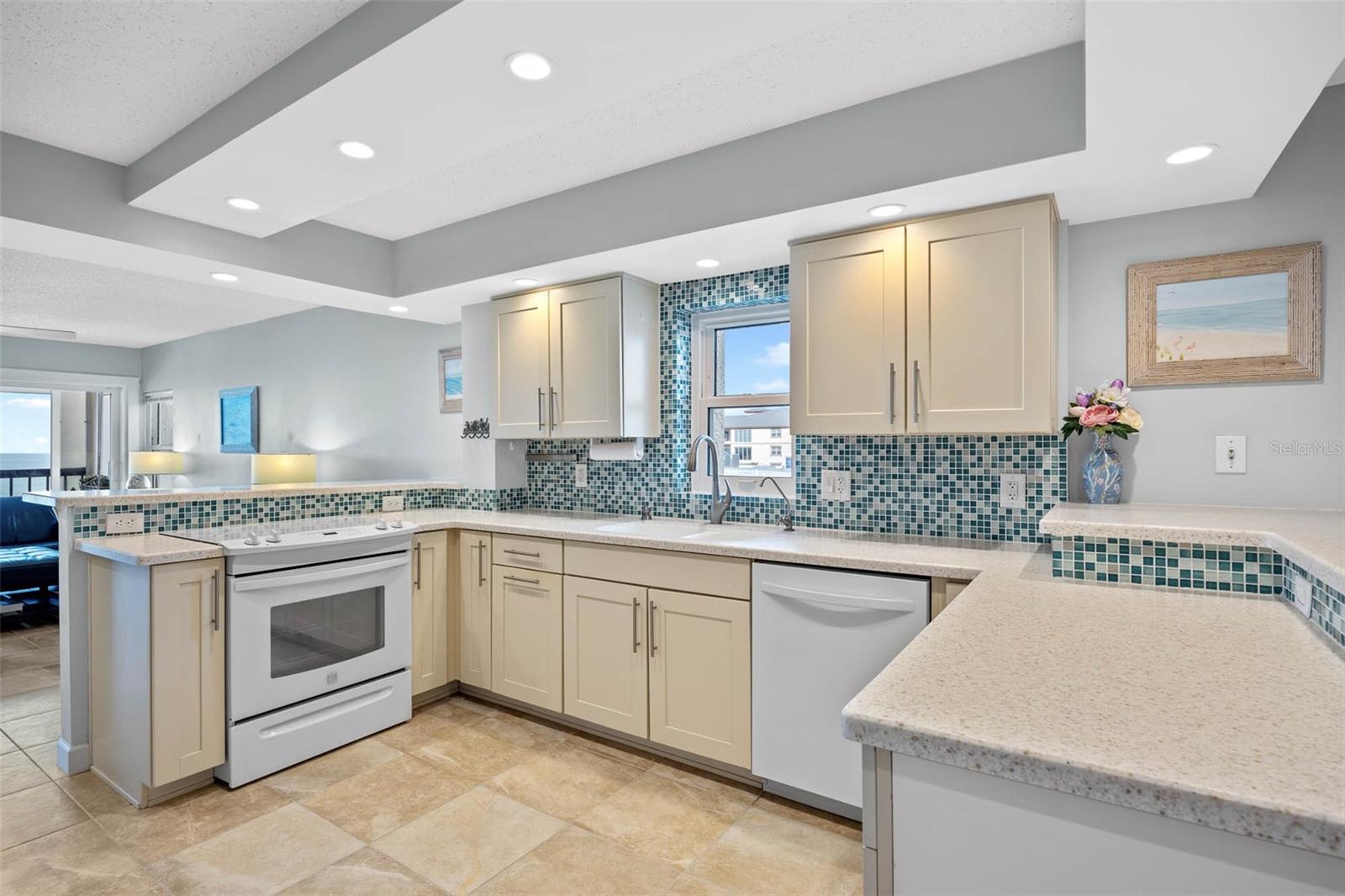 TAHITIAN TOWERS CONDO - Residential