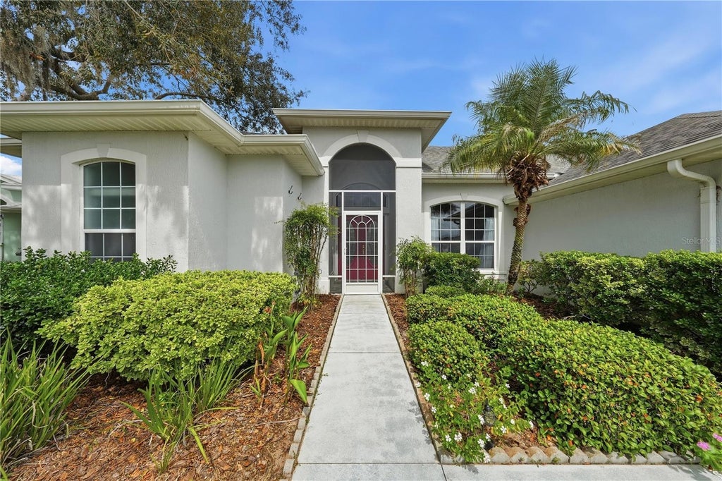 Photo of 5127 Aurora Drive, Leesburg, FL 34748 (MLS # G5118740)