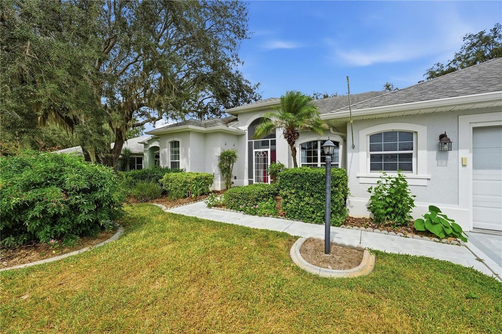 Photo of 5127 Aurora Drive, Leesburg, FL 34748 (MLS # G5118740)